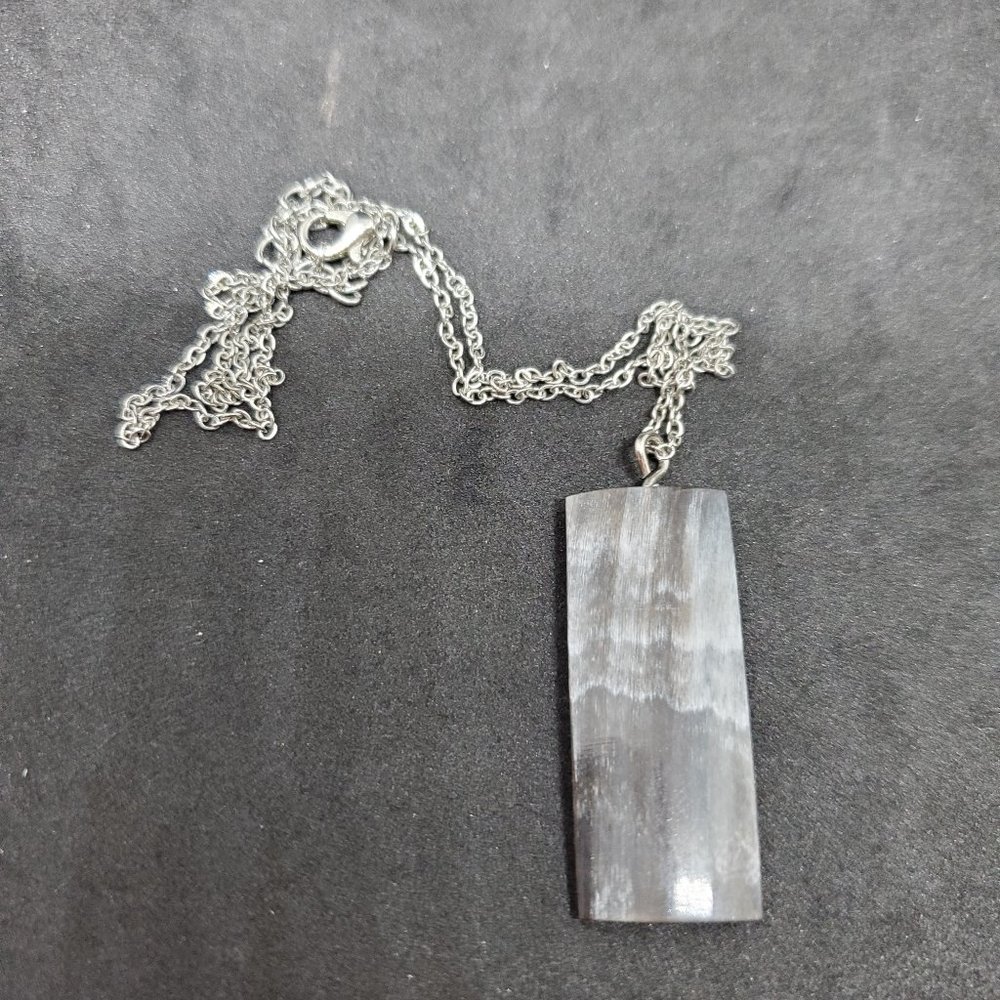 Silver Tone Chain Rectangle Pendant Necklace Style